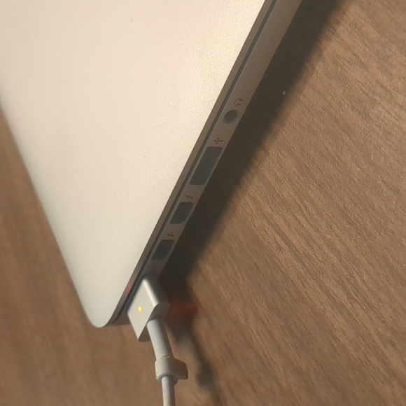 15 inch MacBook pro - Picture 4 of 12